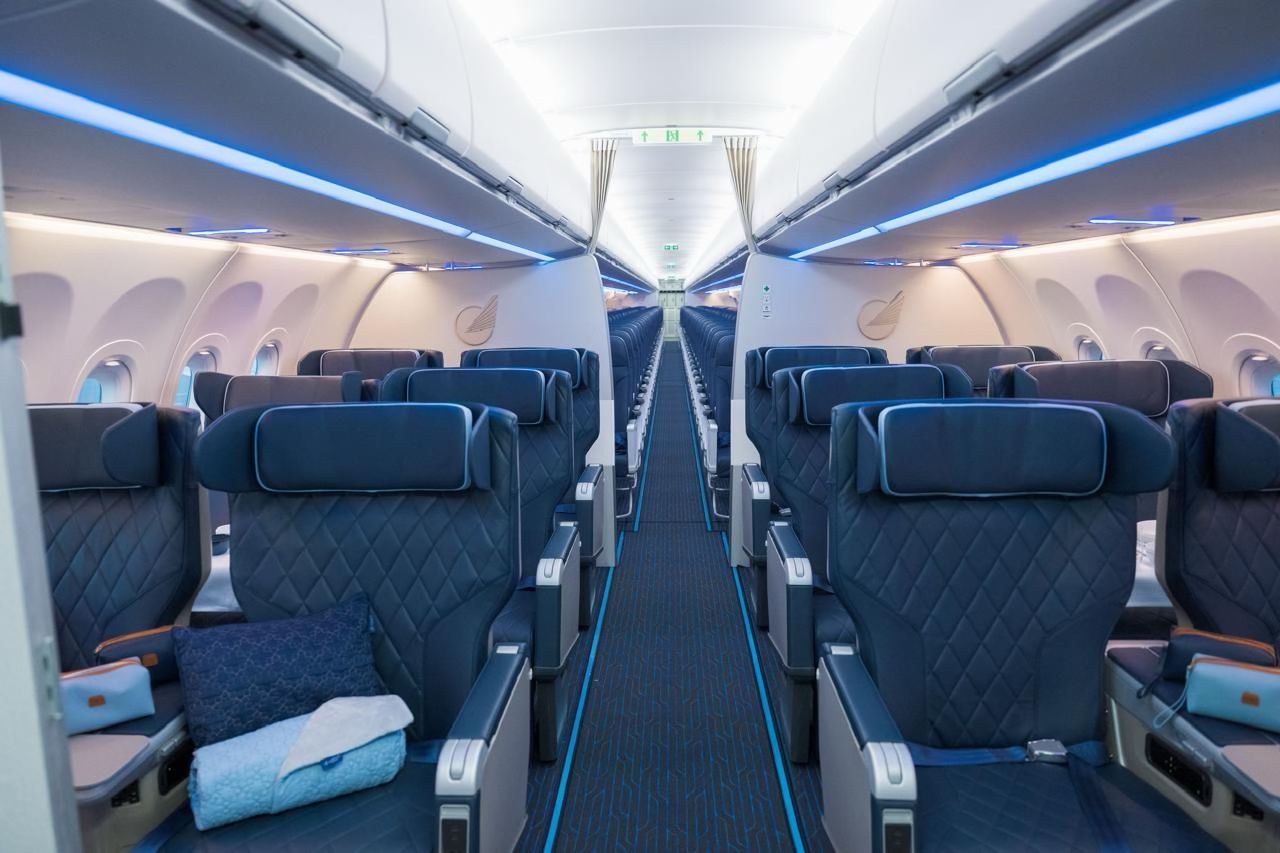 AZAL aircraft cabin with a dark blue DEEP DYED aisle carpet and fine blue line pattern
