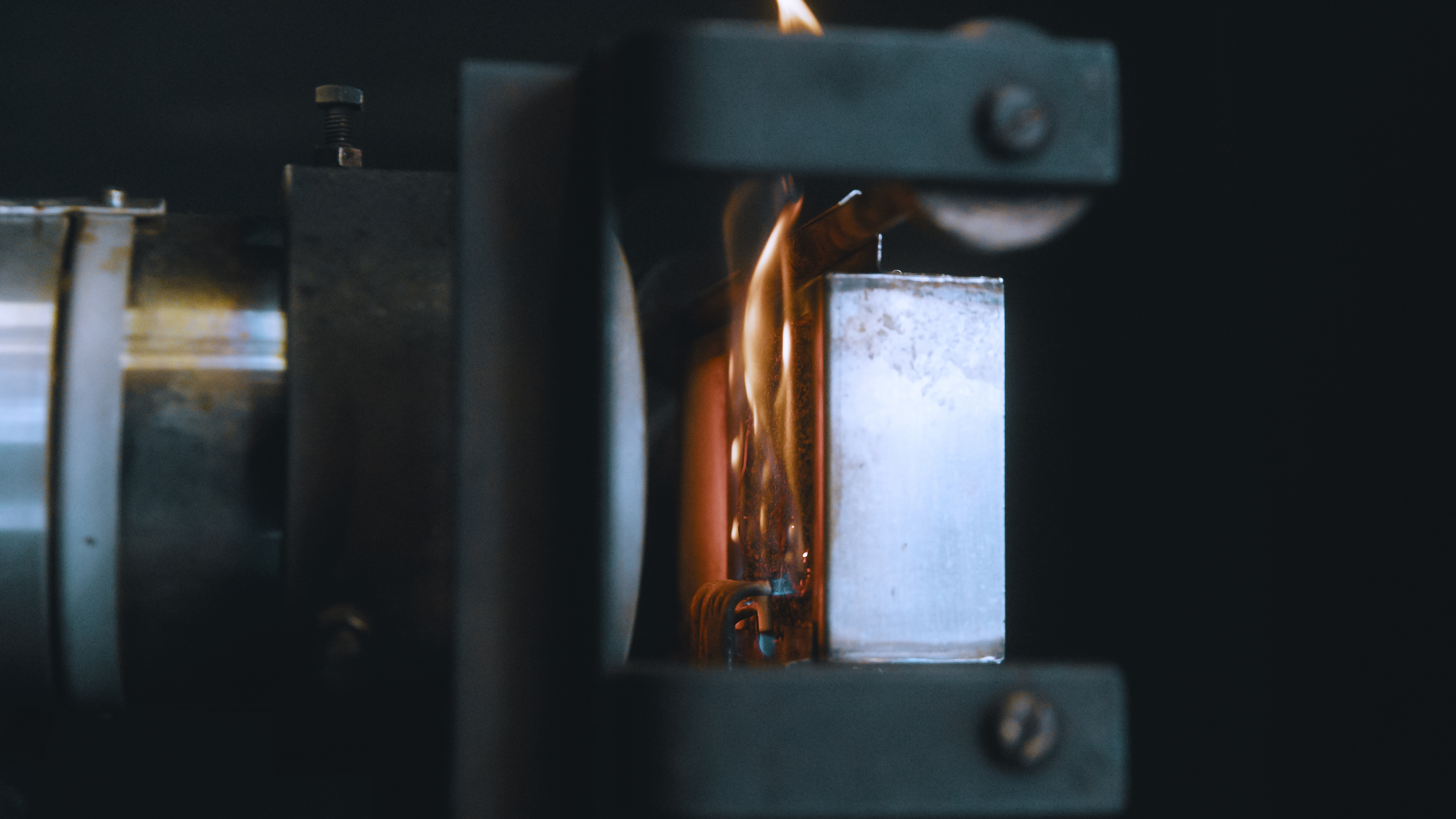Aviation material fire test equipment operating in the LANTAL laboratory